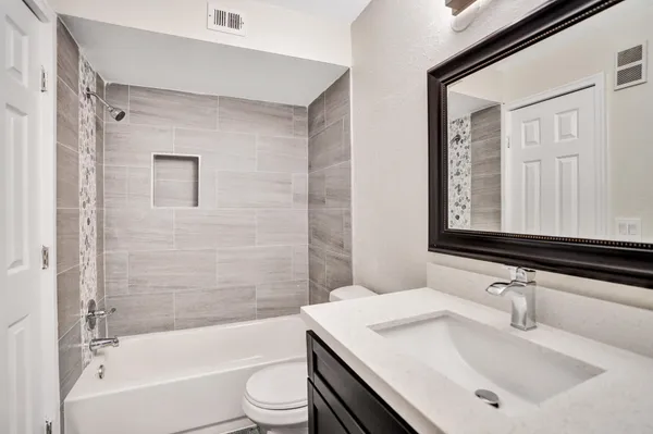 $2,195 | 595 Vista Isles Drive, Unit 1925, Sunrise, FL 33325