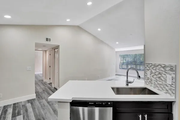 $2,195 | 595 Vista Isles Drive, Unit 1925, Sunrise, FL 33325