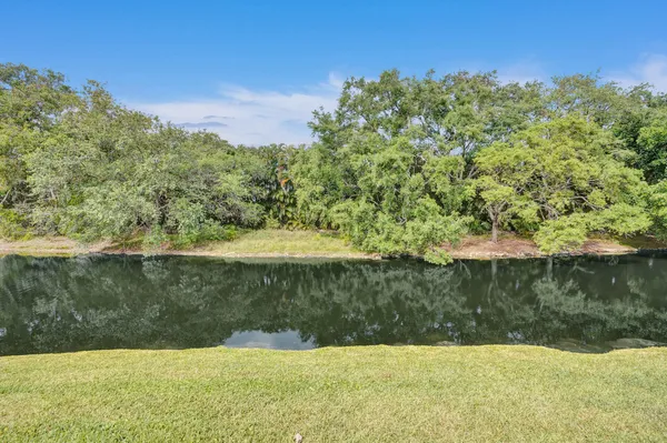$2,195 | 595 Vista Isles Drive, Unit 1925, Sunrise, FL 33325