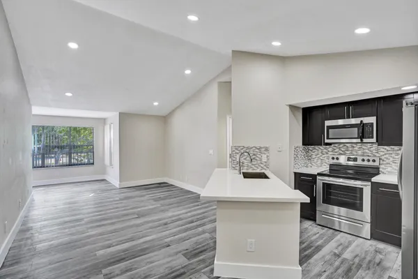 $2,195 | 595 Vista Isles Drive, Unit 1925, Sunrise, FL 33325