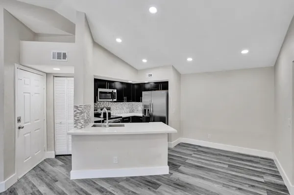 $2,195 | 595 Vista Isles Drive, Unit 1925, Sunrise, FL 33325