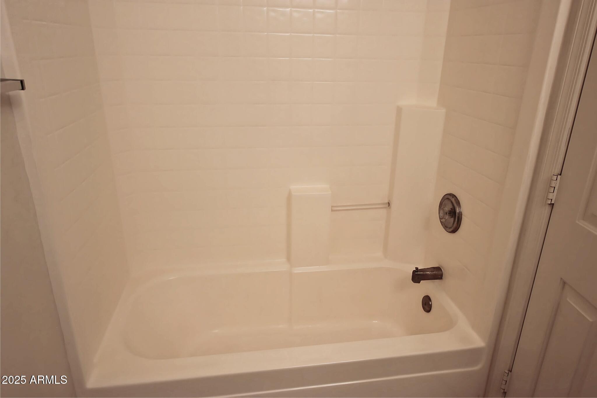 13211 South Kin Circle, Unit C Arizona City, AZ 85123 - Photo 15 of 17 a bathroom with a bathtub
