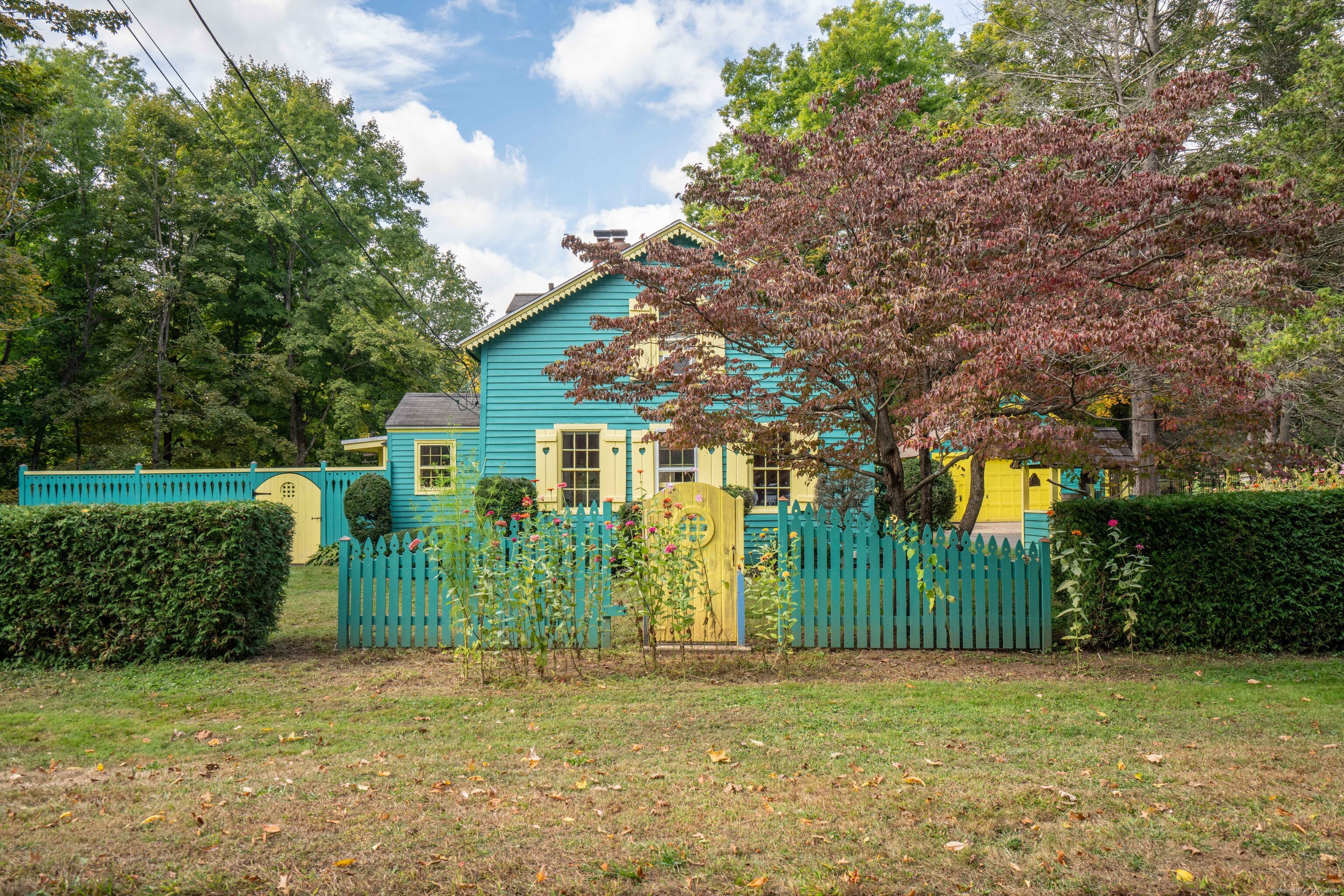 899 Mountain Road Bloomfield, CT 06002 - Photo 1 of 1 WELCOME HOME TO 899 MOUNTAIN ROAD