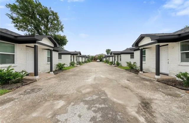 $1,250 | 4120 Linn Street, Unit C, Houston, TX 77026