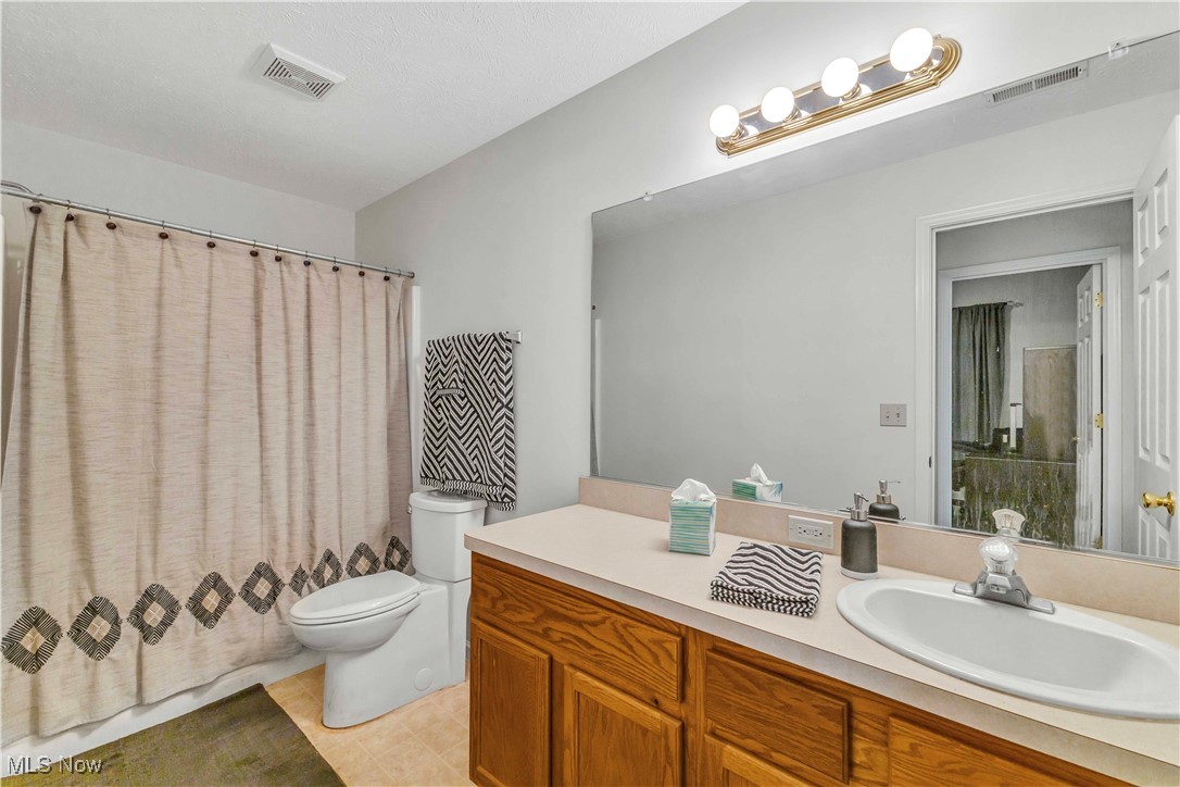9846 Old Johnnycake Ridge Road Mentor, OH 44060 - Photo 7 of 23 2nd Bathroom