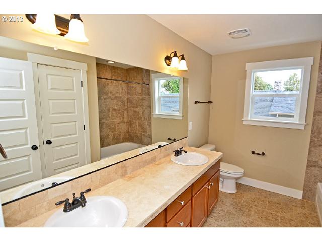 18545 Tryon Way, Unit LOT 2 Gladstone, OR 97027 - Photo 10 of 24 Bathroom