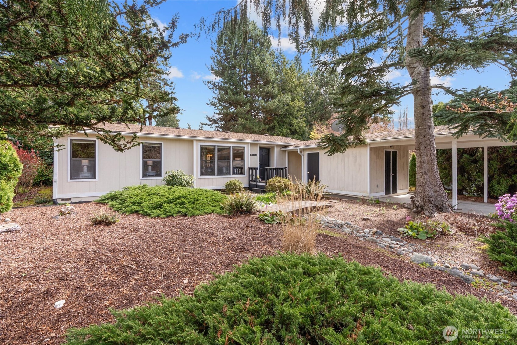24331 S Park Bothell, WA 98021 - Photo 2 of 40 a front view of a house with a garden