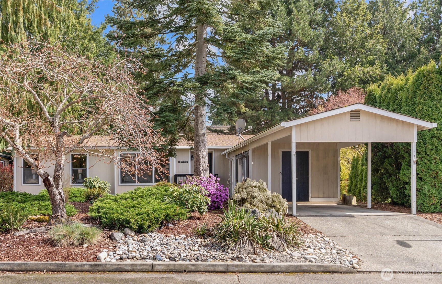 24331 S Park Bothell, WA 98021 - Photo 7 of 40 a front view of a house with garden