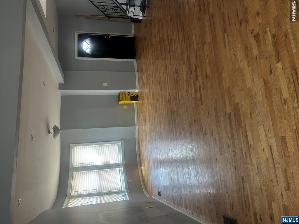 27 Richelieu Terrace Newark, NJ 07106 - Photo 2 of 9