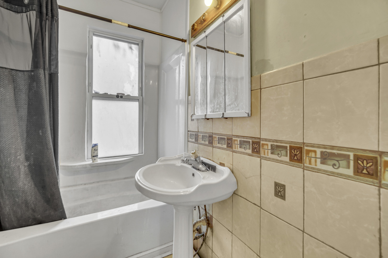 720 Meeker Avenue Joliet, IL 60432 - Photo 18 of 20 a bathroom with a sink and a mirror