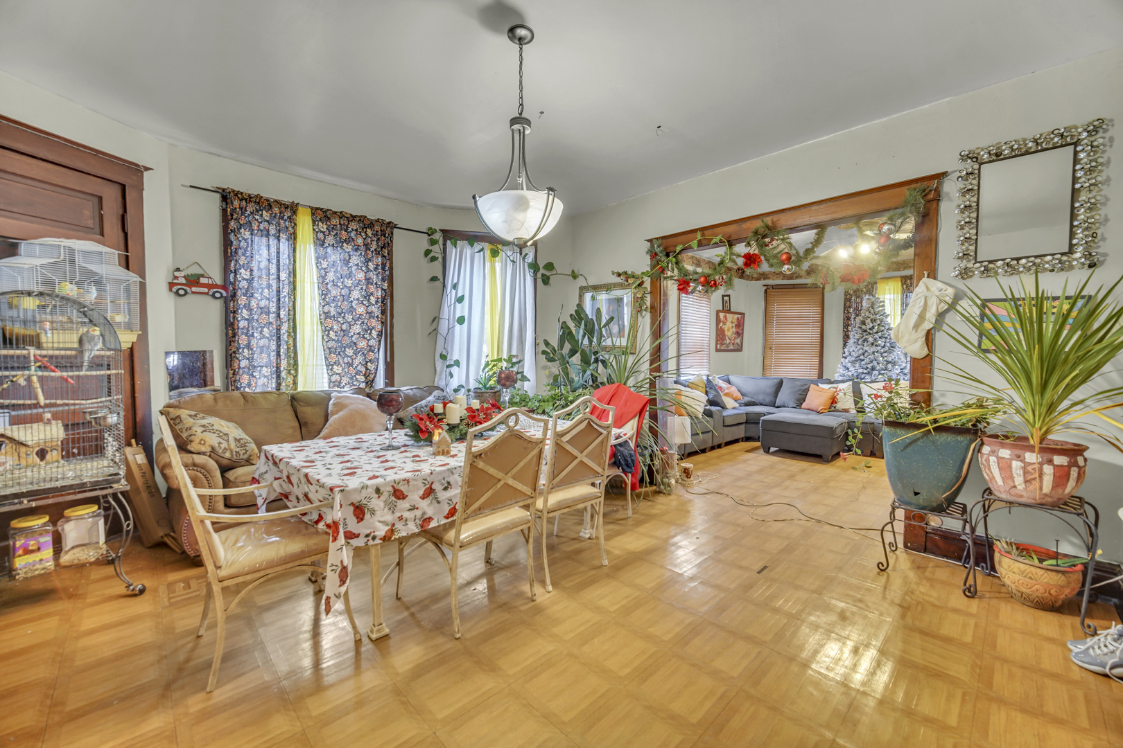 720 Meeker Avenue Joliet, IL 60432 - Photo 6 of 20 a view of a livingroom and dining room