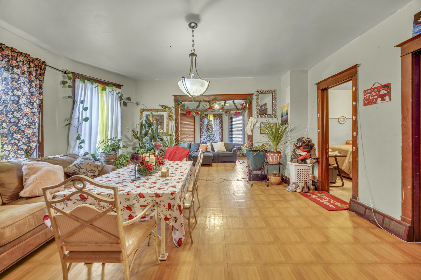 720 Meeker Avenue Joliet, IL 60432 - Photo 7 of 20 a view of a livingroom with furniture window and outside view