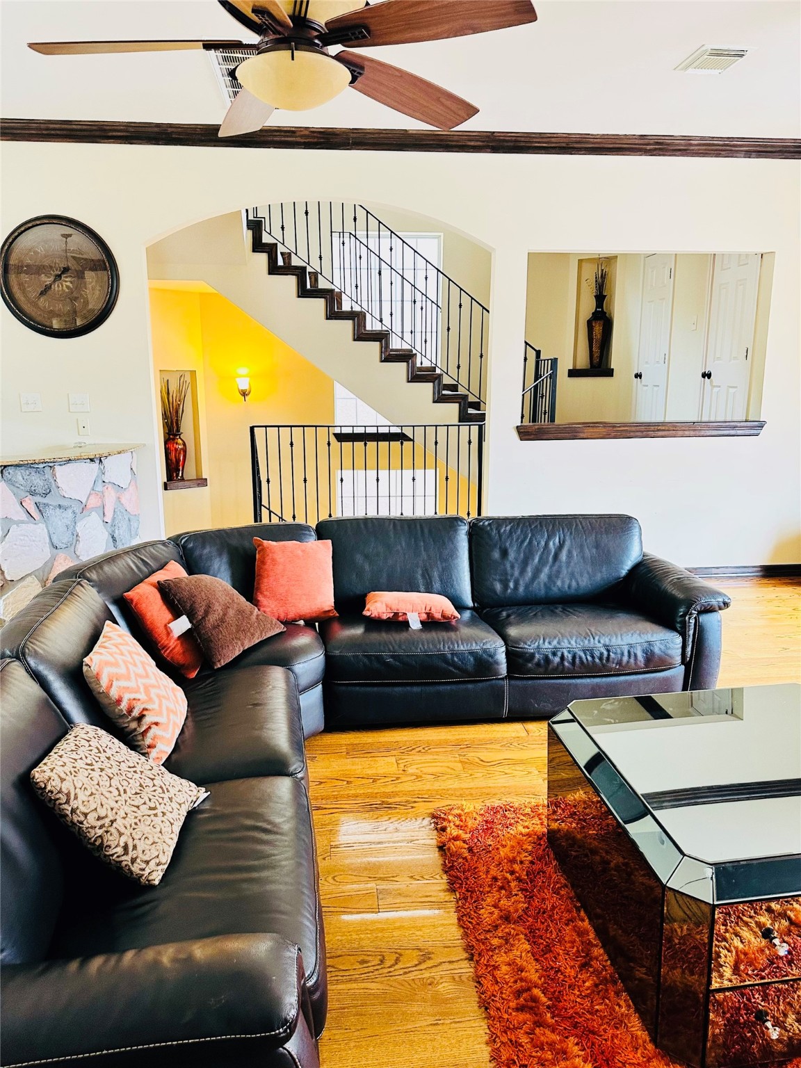 6324 Fairdale Lane, Unit 3007 Houston, TX 77057 - Photo 5 of 24 a living room with furniture and a wooden floor