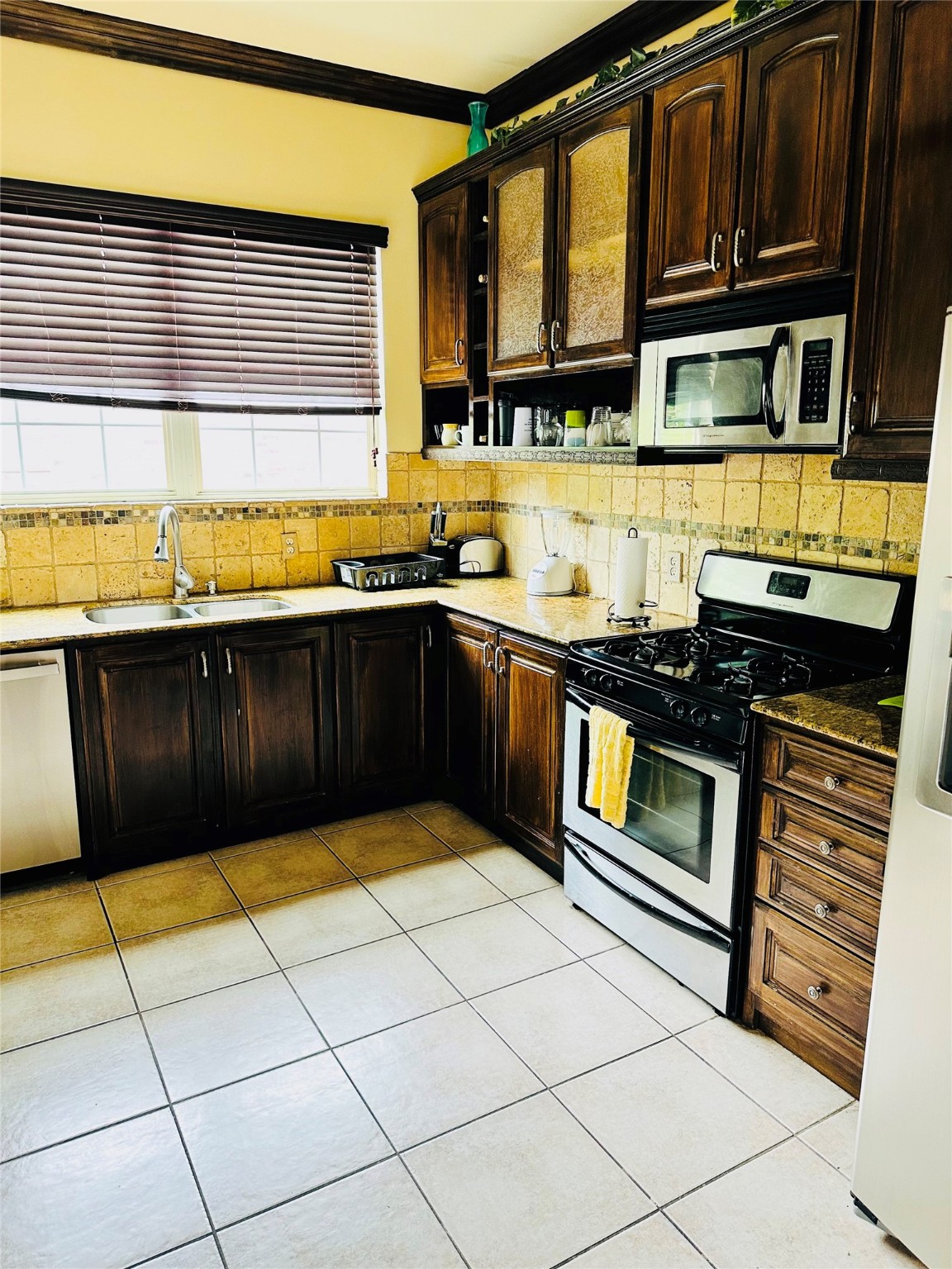 6324 Fairdale Lane, Unit 3007 Houston, TX 77057 - Photo 7 of 24 a kitchen with stainless steel appliances granite countertop a stove a sink and a microwave