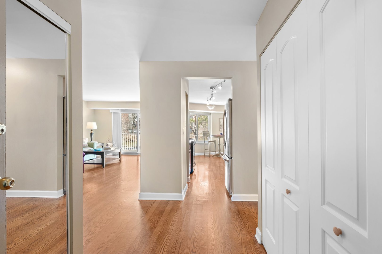 5450 Astor Lane, Unit 117 Rolling Meadows, IL 60008 - Photo 3 of 22