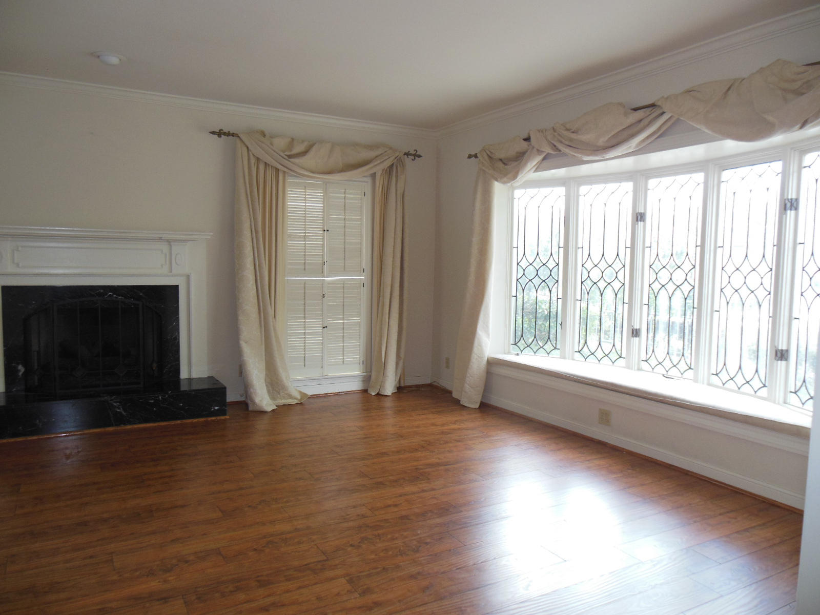2634 Northwest 48th Street Boca Raton, FL 33434 - Photo 10 of 61 Living Room with/ Wood Floors