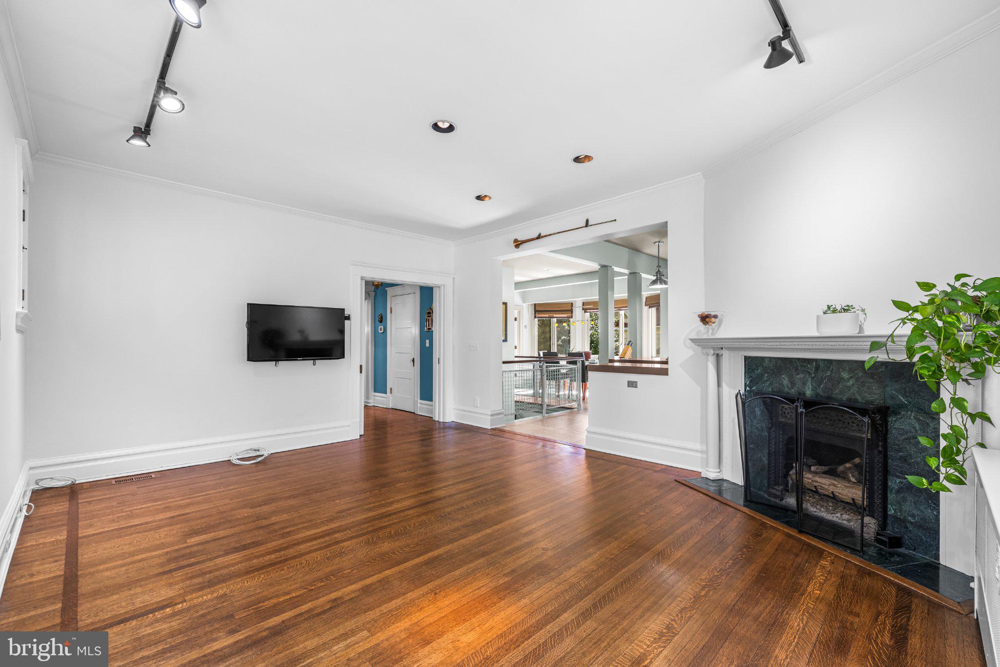 312 Oakdale Road Baltimore, MD 21210 - Photo 27 of 107 Family room with a gas fireplace