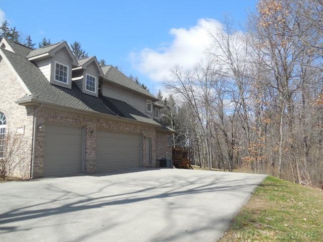 371 Hunters Ridge Ortonville, MI 48462 - Photo 2 of 53