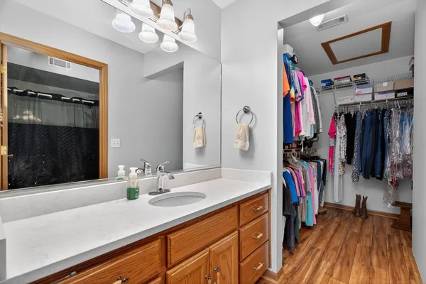 $284,000 | 2700 Eagle Drive, Unit 2700, Joliet, IL 60436