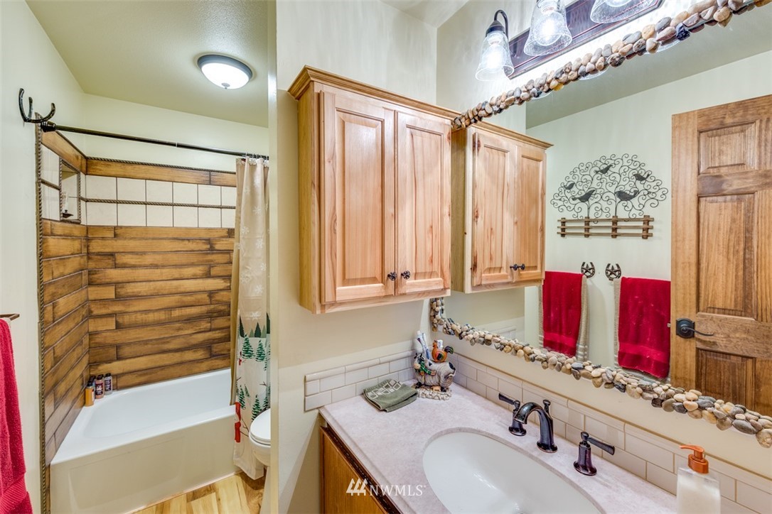 20875 Pugh Road Northeast Poulsbo, WA 98370 - Photo 16 of 25 Gallery Image 16