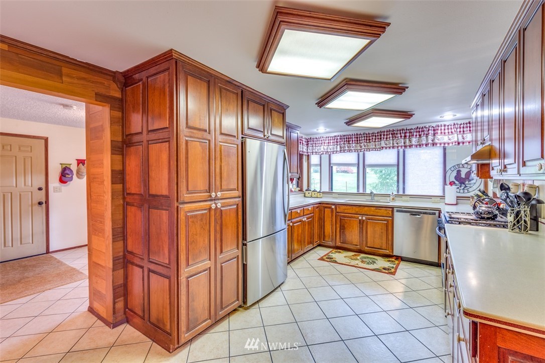 20875 Pugh Road Northeast Poulsbo, WA 98370 - Photo 4 of 25 Gallery Image 4