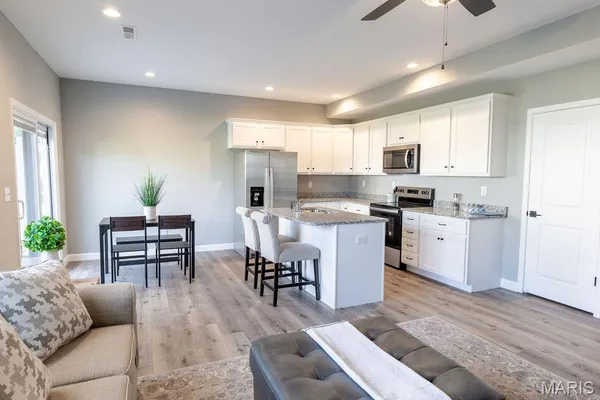 $2,100 | 105 Copper Oaks Court, Unit B, Mascoutah, IL 62258