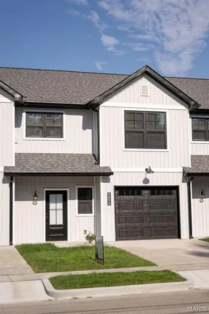 $2,100 | 105 Copper Oaks Court, Unit B, Mascoutah, IL 62258