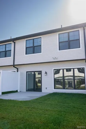 $2,100 | 105 Copper Oaks Court, Unit B, Mascoutah, IL 62258