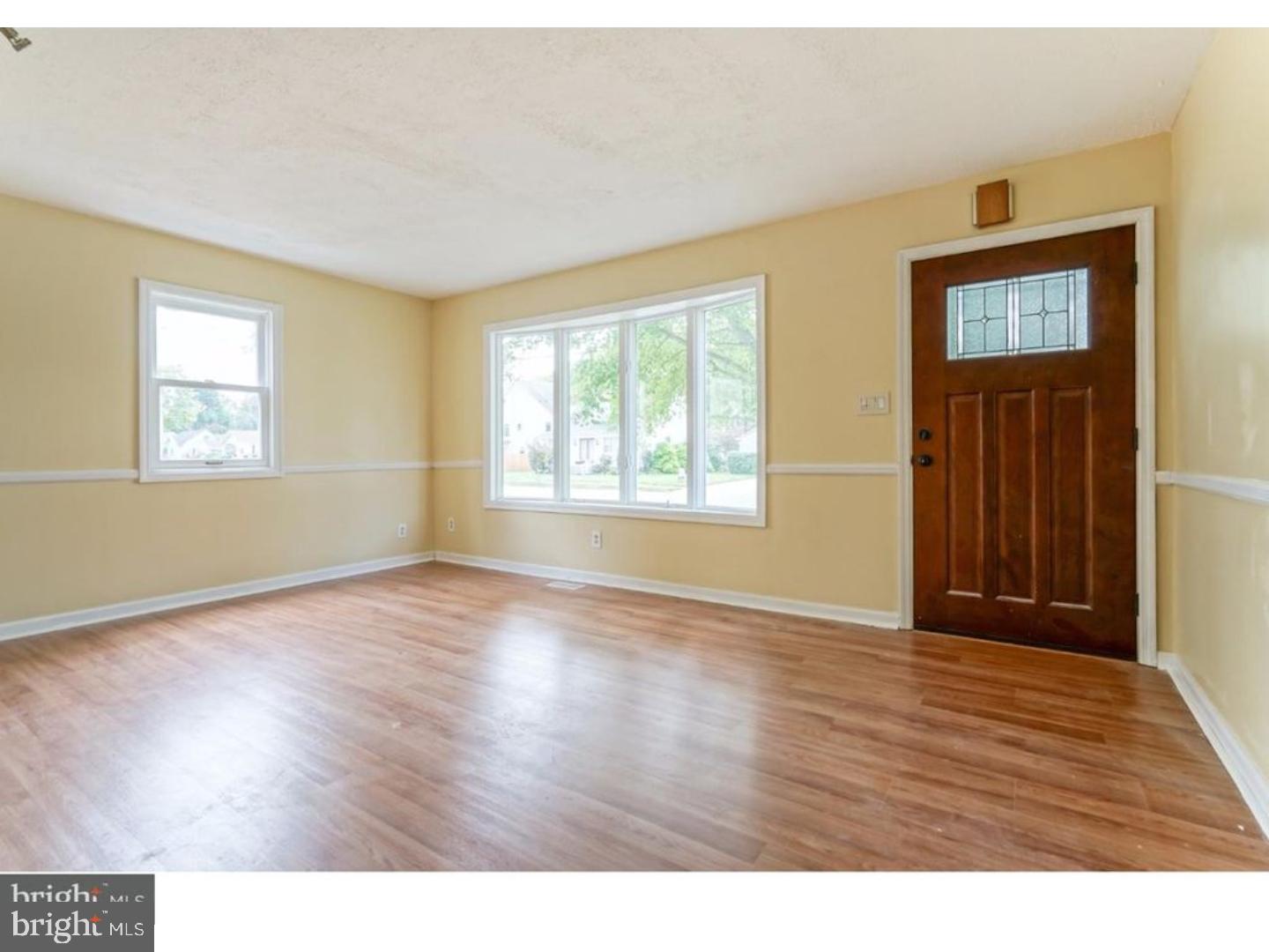 219 Deptford Road Glassboro, NJ 08028 - Photo 3 of 23 Living Room