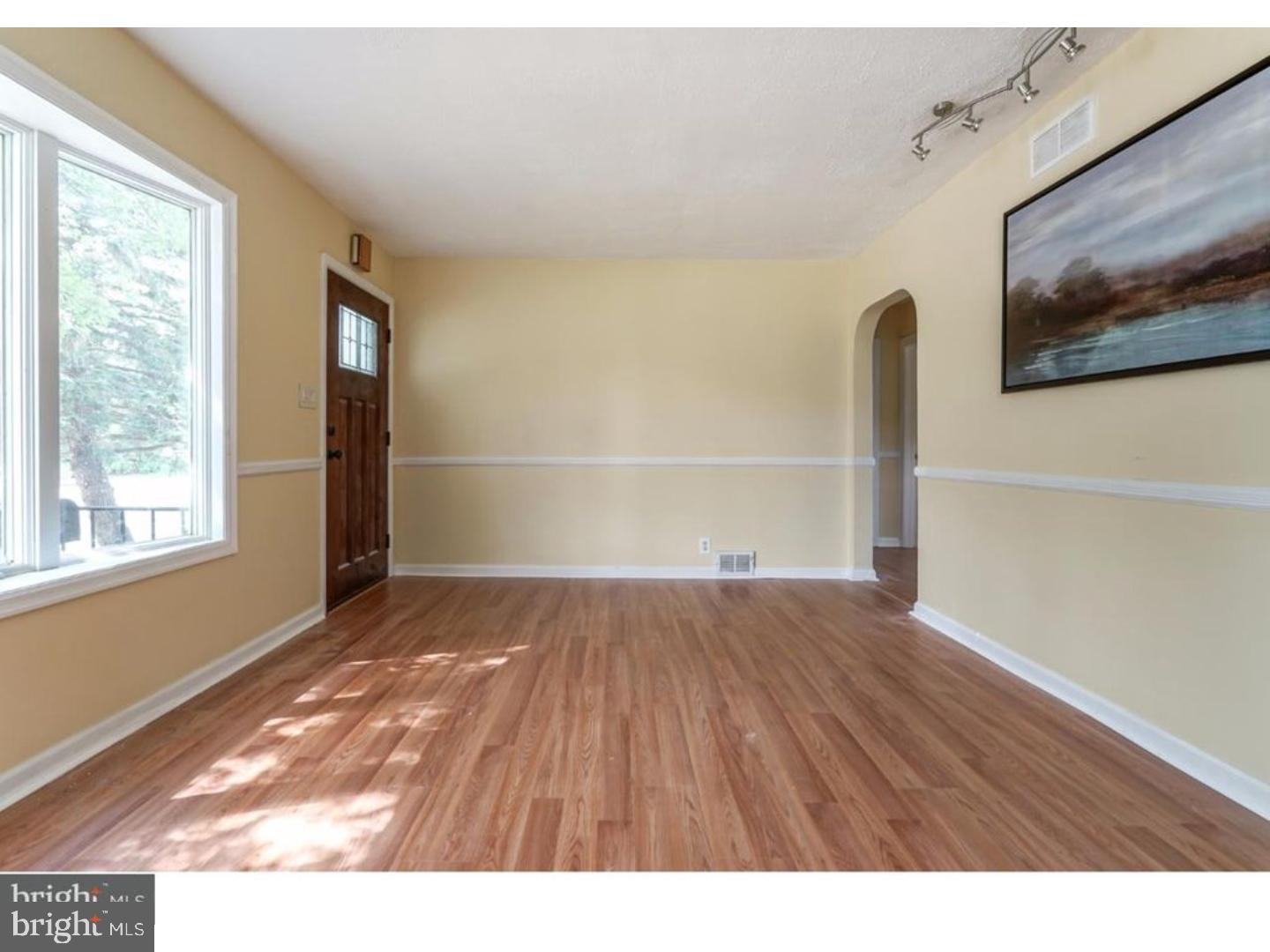 219 Deptford Road Glassboro, NJ 08028 - Photo 4 of 23 Living Room