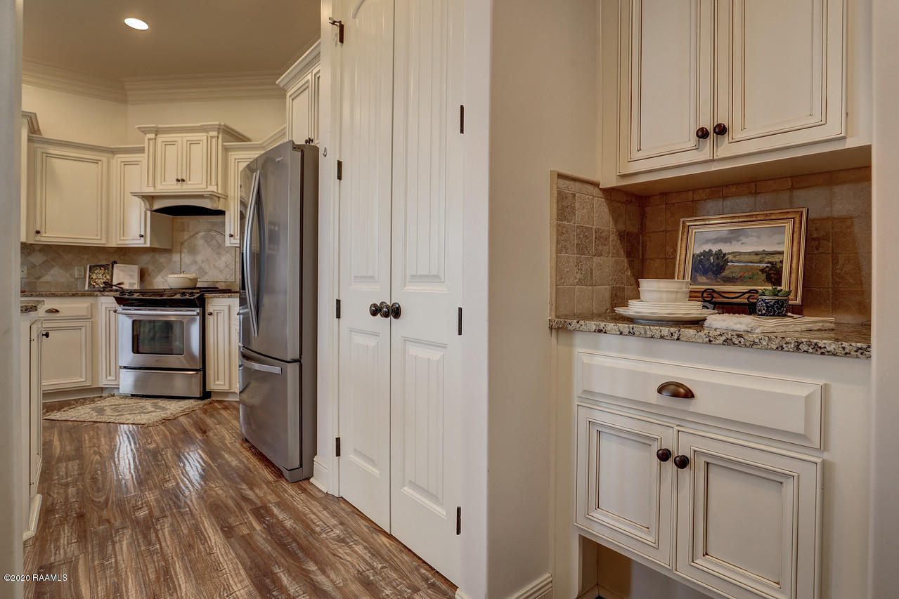 101 Biscayne Lane Lafayette, LA 70508 - Photo 11 of 30 Kitchen and Butlers Pantry