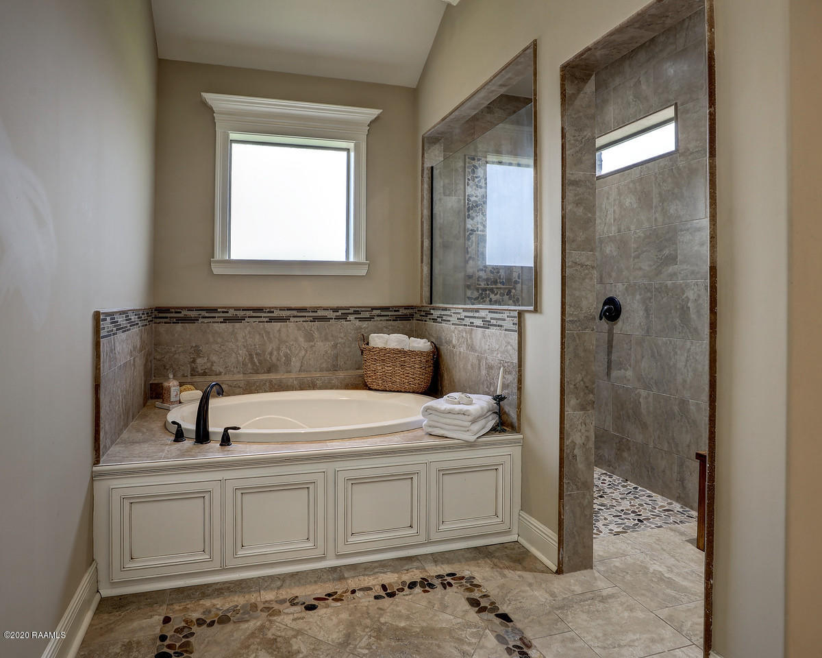 101 Biscayne Lane Lafayette, LA 70508 - Photo 18 of 30 Principal Bath - Tub and Shower