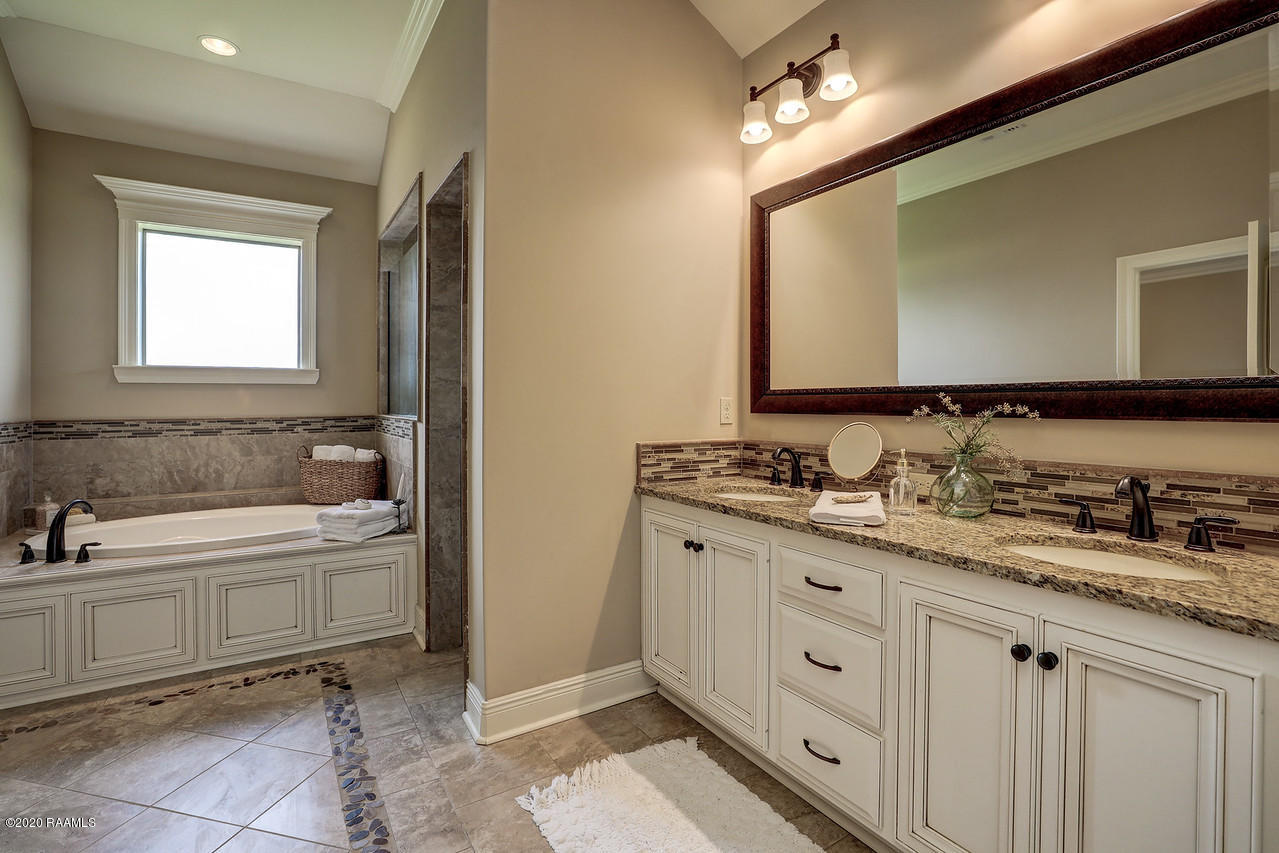 101 Biscayne Lane Lafayette, LA 70508 - Photo 20 of 30 Principal Bath Lavs, Tub, Shower
