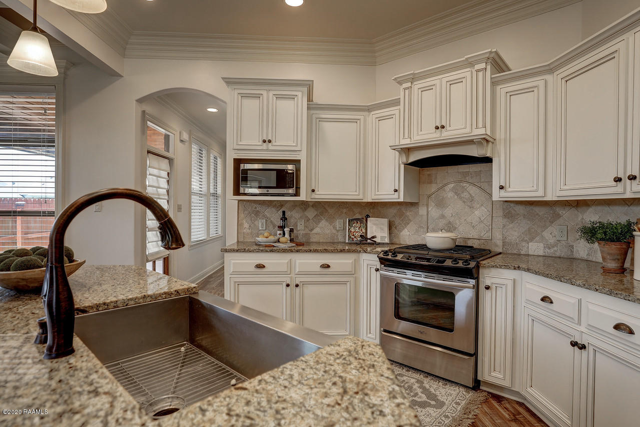 101 Biscayne Lane Lafayette, LA 70508 - Photo 10 of 30 Kitchen