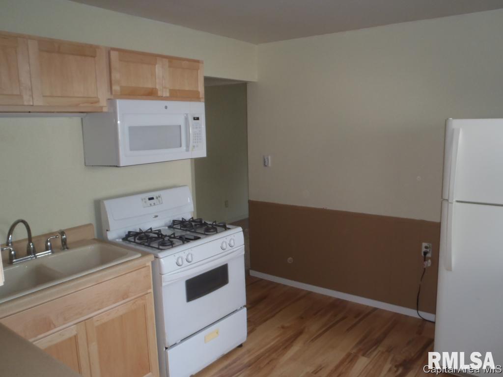 3018 South 3rd Street Springfield, IL 62703 - Photo 3 of 15