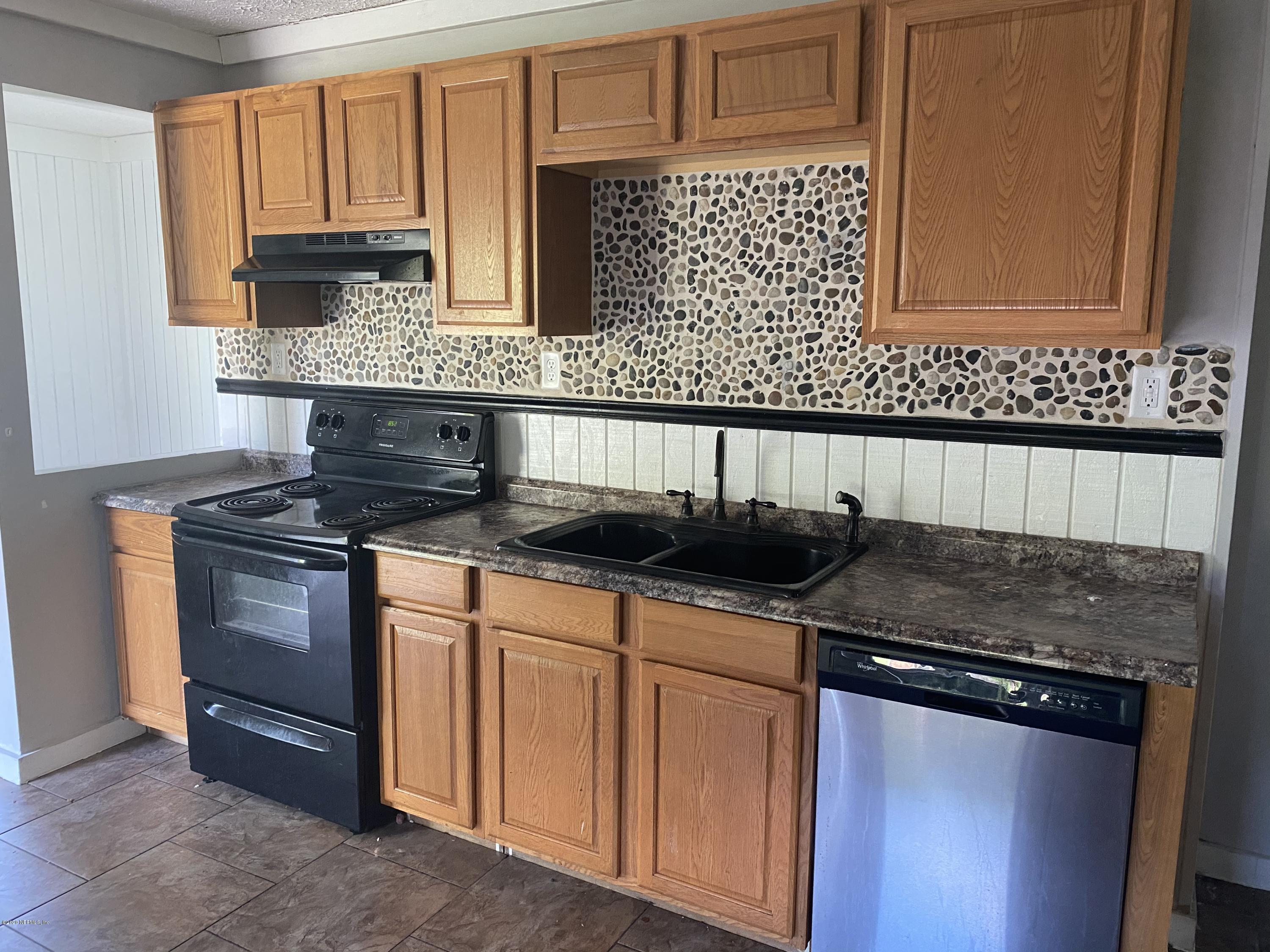 9744 Riddle Road Jacksonville, FL 32220 - Photo 13 of 23 Kitchen