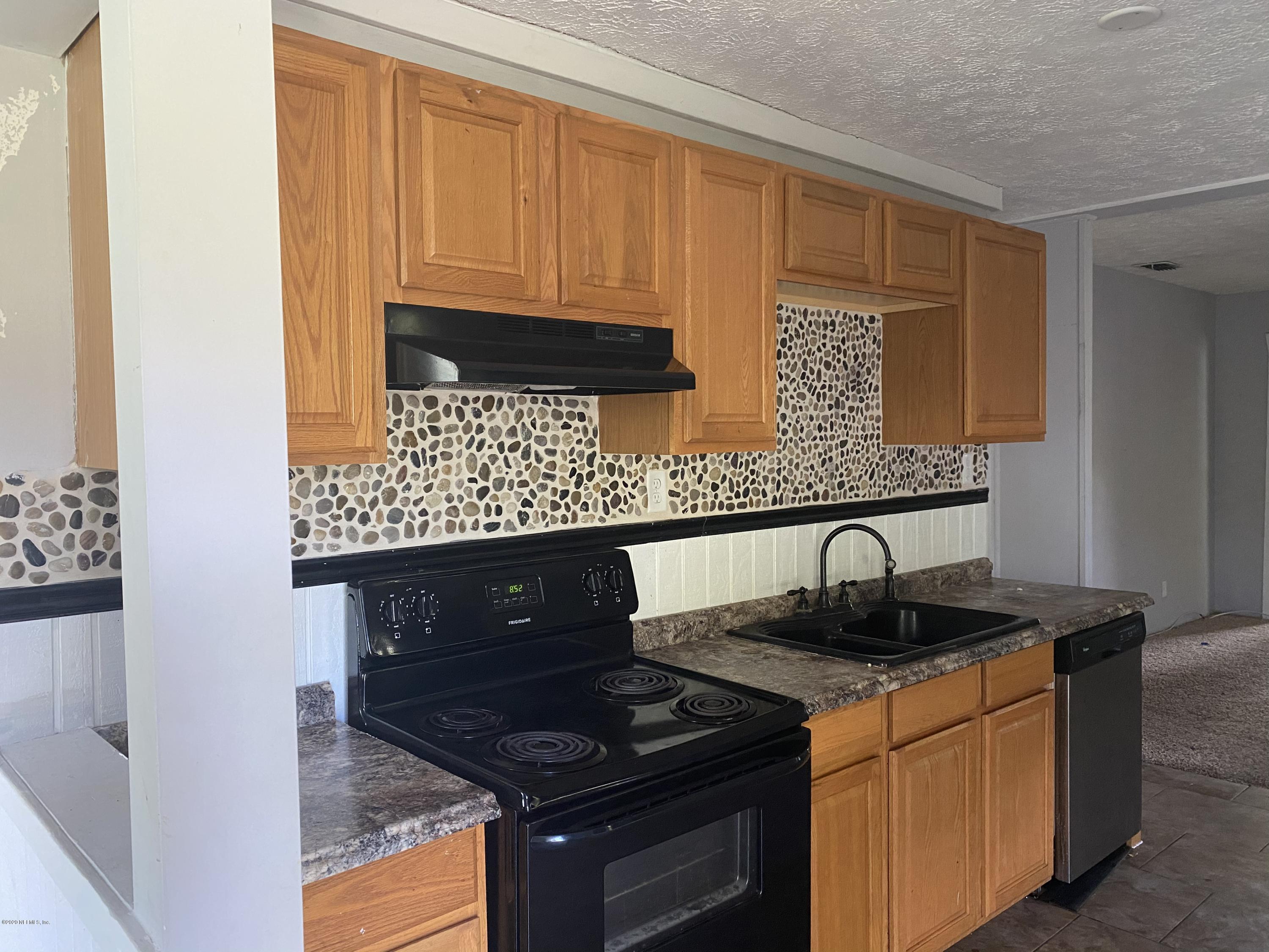 9744 Riddle Road Jacksonville, FL 32220 - Photo 14 of 23 Kitchen