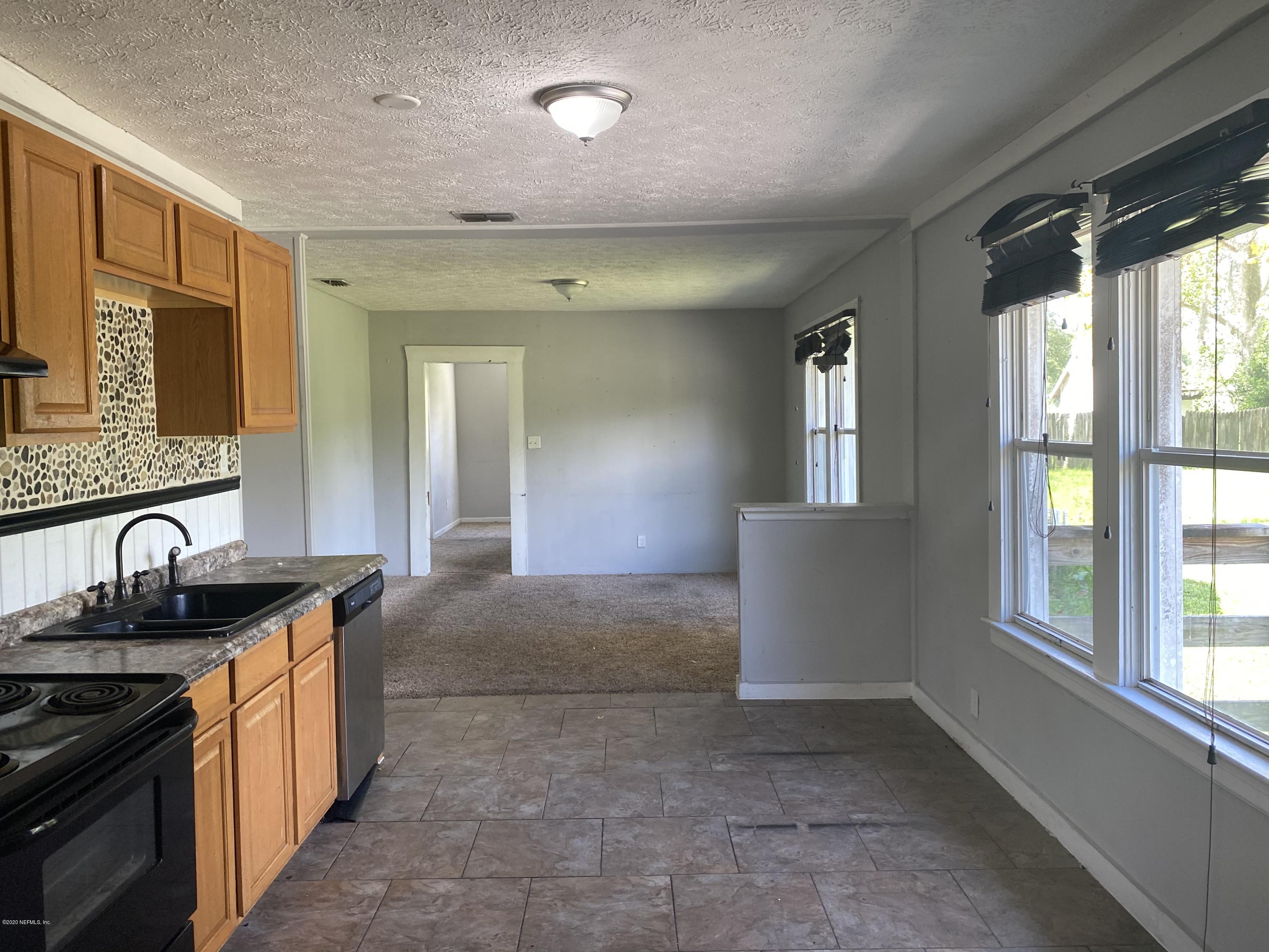 9744 Riddle Road Jacksonville, FL 32220 - Photo 16 of 23 View to living room