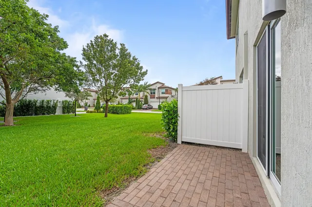a view of an house with backyard and garden