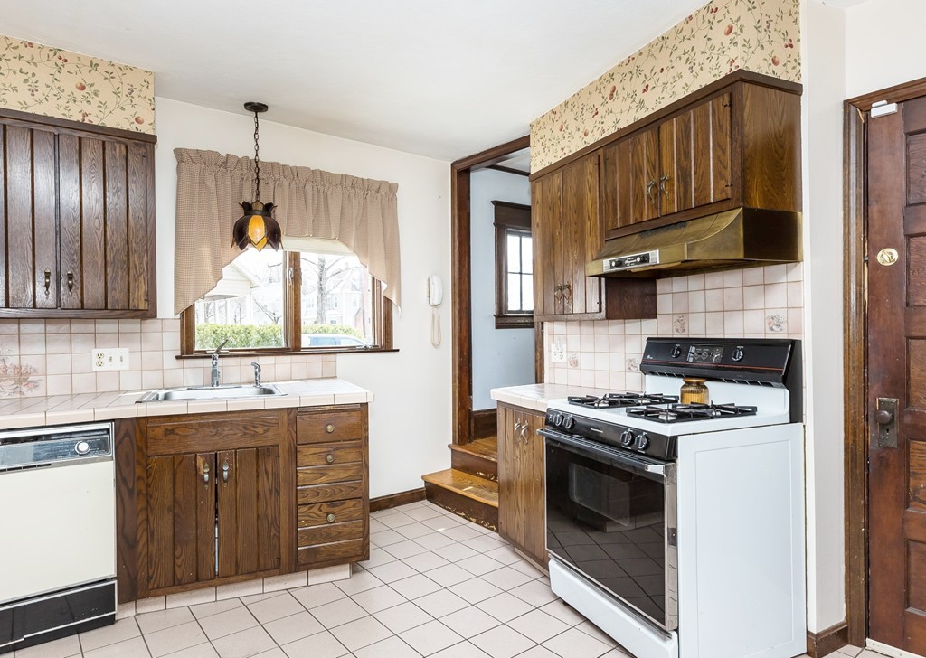 4 Larkspur Street Springfield, MA 01108 - Photo 16 of 24