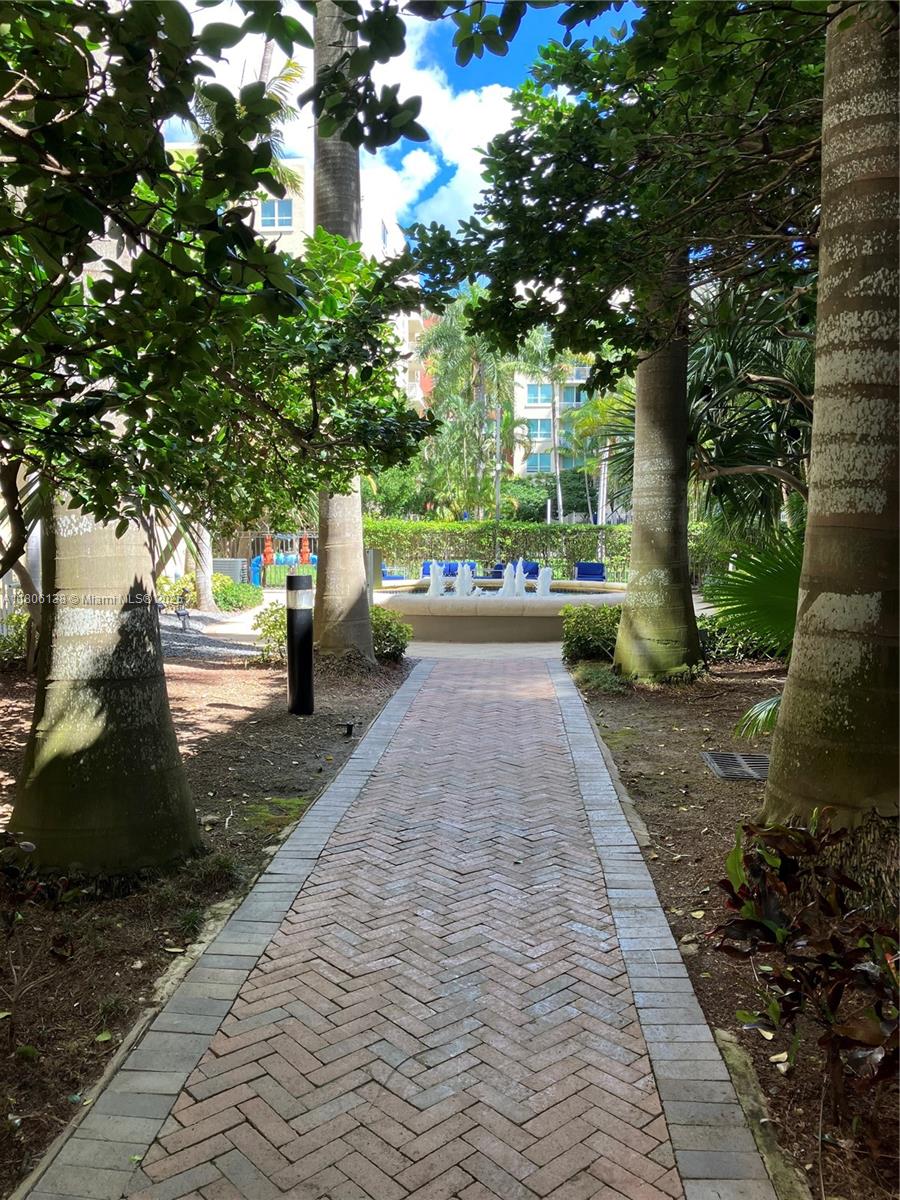 2001 Biscayne Boulevard, Unit 3503 Miami, FL 33137 - Photo 4 of 34 a view of a yard with plants and trees