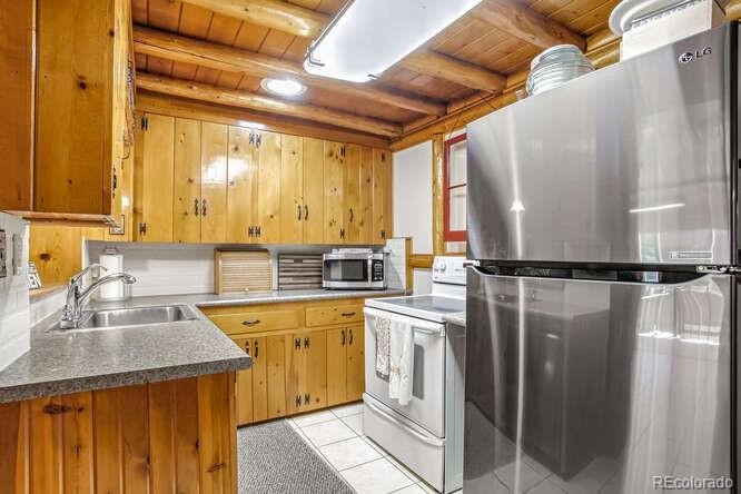 23039 Isoleta Road Indian Hills, CO 80454 - Photo 7 of 26