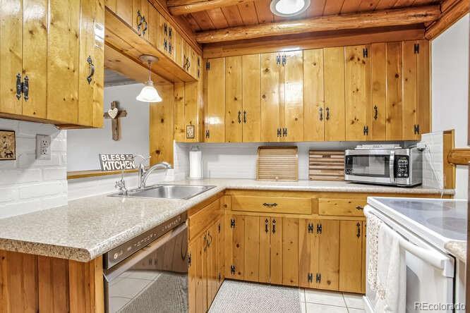 23039 Isoleta Road Indian Hills, CO 80454 - Photo 8 of 26