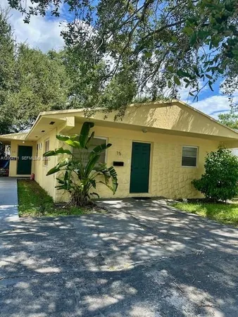 $1,995 | 15 Northwest 70th Street, Unit 17, Miami, FL 33150