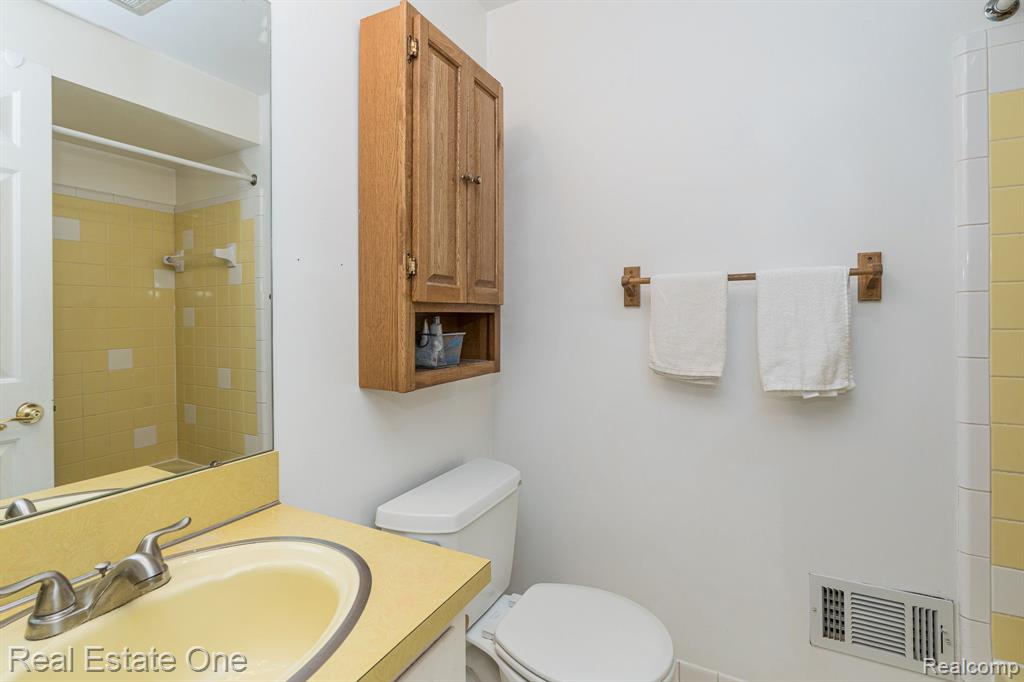 258 Belle Vernon Court Rochester, MI 48309 - Photo 30 of 41