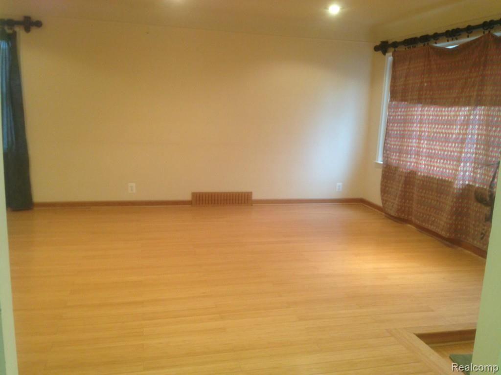 23851 Moritz Street Oak Park, MI 48237 - Photo 6 of 13 IMG_1809.jpg