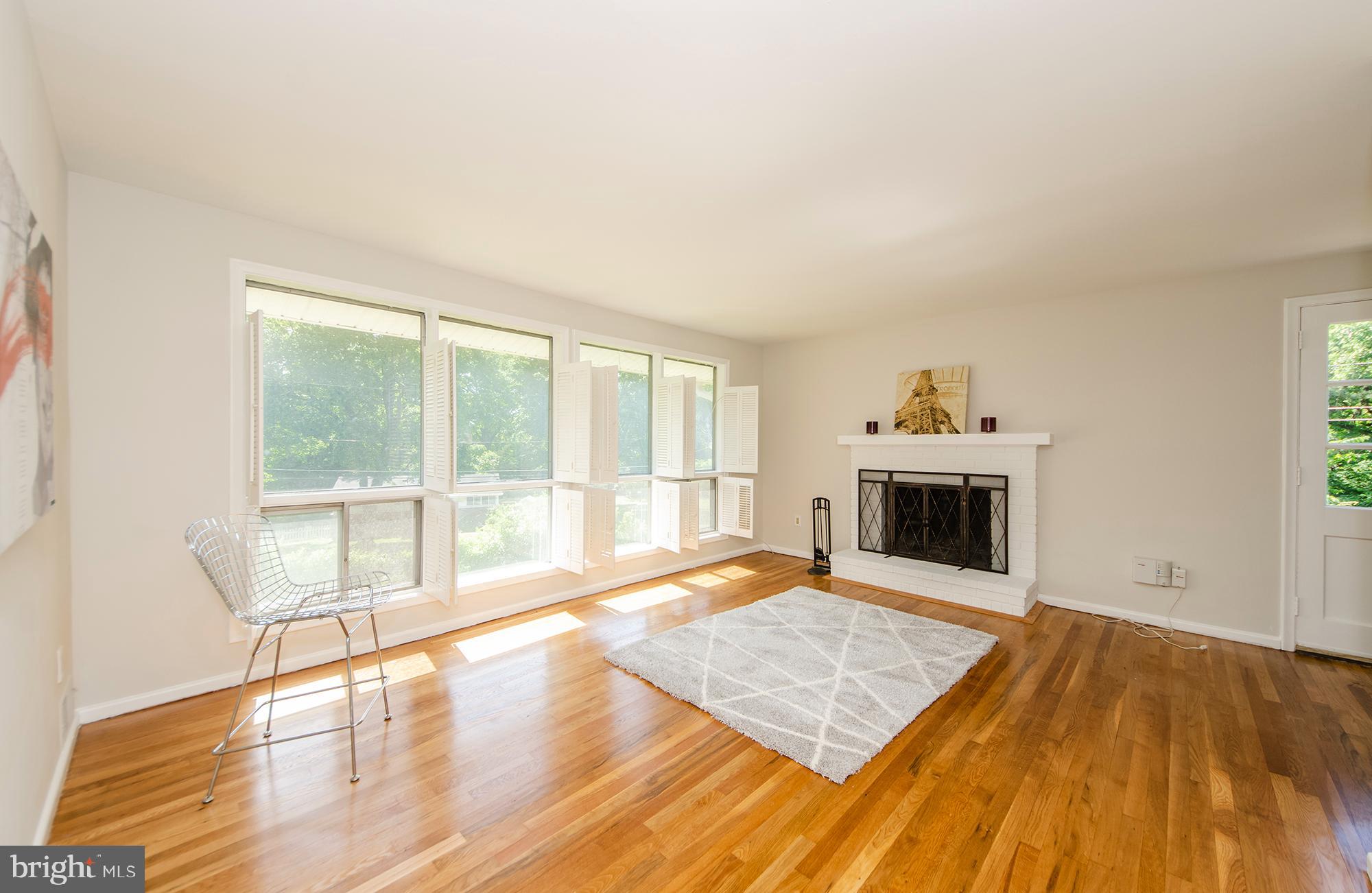 4411 Roundhill Road Alexandria, VA 22310 - Photo 4 of 23 Gallery Image 4