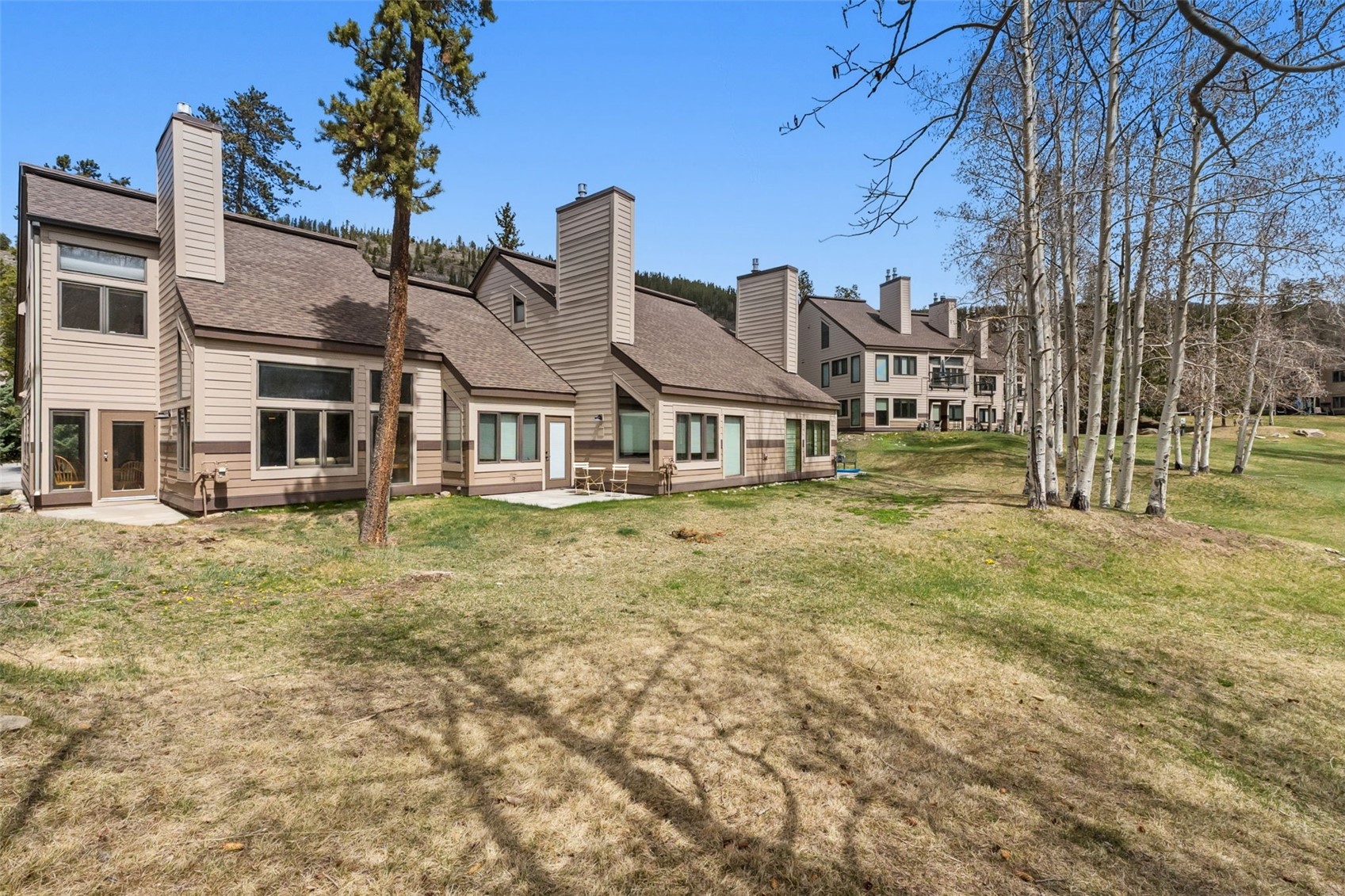 30 Tennis Club Road, Unit 1608 Keystone, CO 80435 - Photo 14 of 29 a front view of a house with a yard