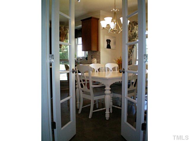 check out these doors going into kitchen!