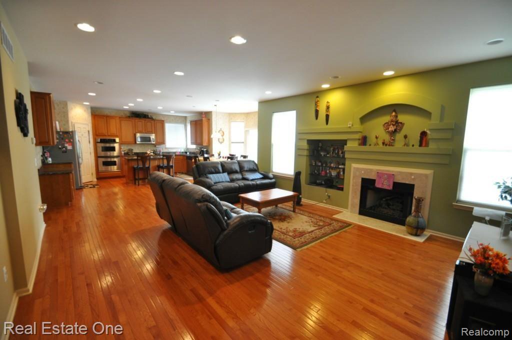 618 East Nawakwa Road Rochester, MI 48307 - Photo 11 of 30 10.jpg